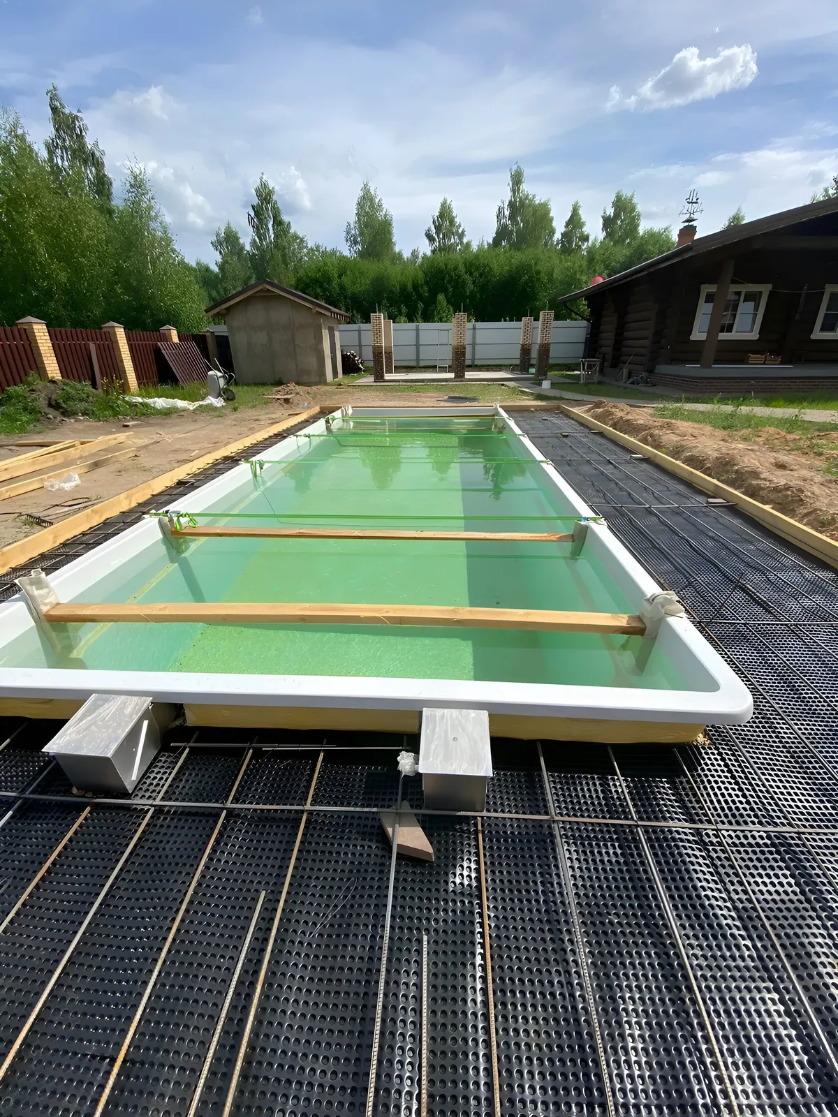 Laguna 9 — вечернее освещение в Нижневартовске